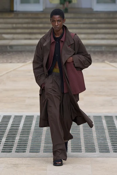 Look 14